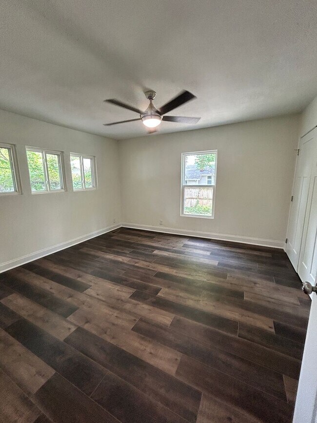 Building Photo - Knoxville 37914 - 3 bedroom, 1 bath home -...