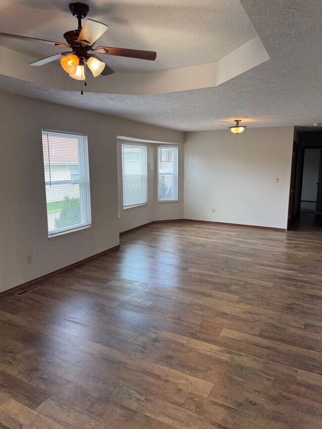 Building Photo - Charming 2 Bedroom Duplex!