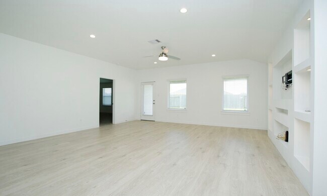 Building Photo - 31707 Melkridge Rd