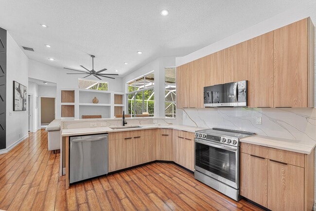 Building Photo - 7235 NW 63rd Terrace