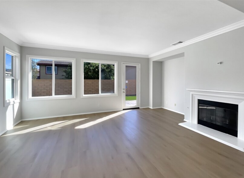 Building Photo - 37326 La Lune Ave