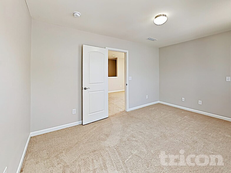 Building Photo - 1195 Thanet St SW