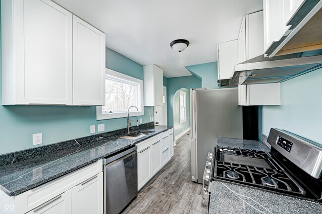 Building Photo - 420 N Irvington Ave