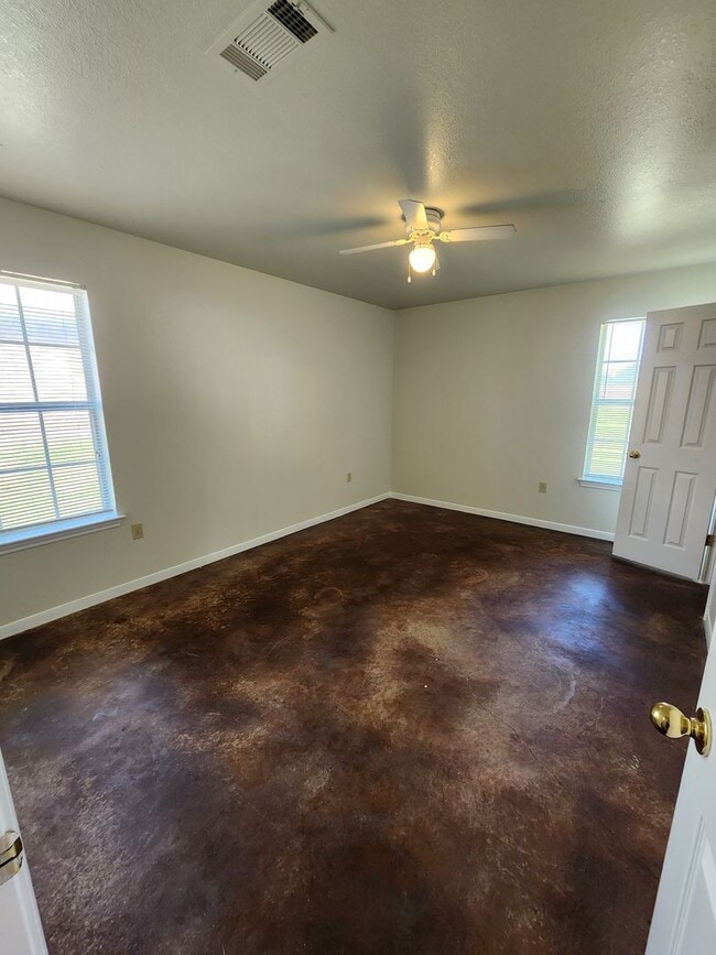 Building Photo - 811 E Ave I