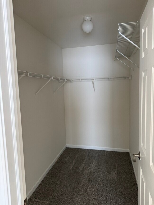 Building Photo - 6538 Commonwealth Dr