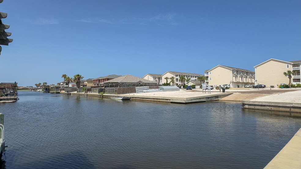 Building Photo - 15622 Cruiser St