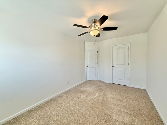 Building Photo - Excellent 3BD, 2.5BA Clayton Townhome Near...