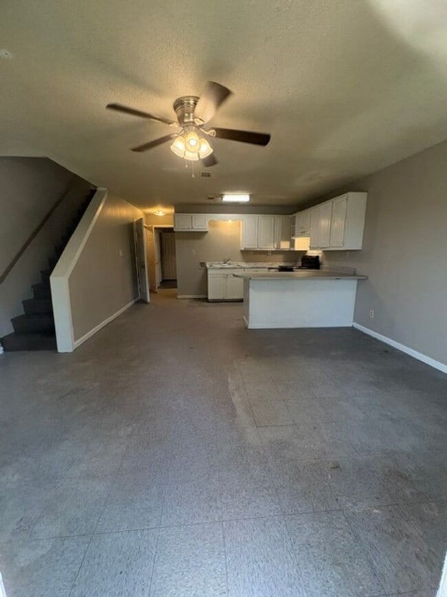 Building Photo - Renovated 3 Bedroom 2 Bath Home for Rent!