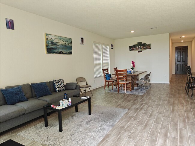 Building Photo - 1270 Glendora Dr