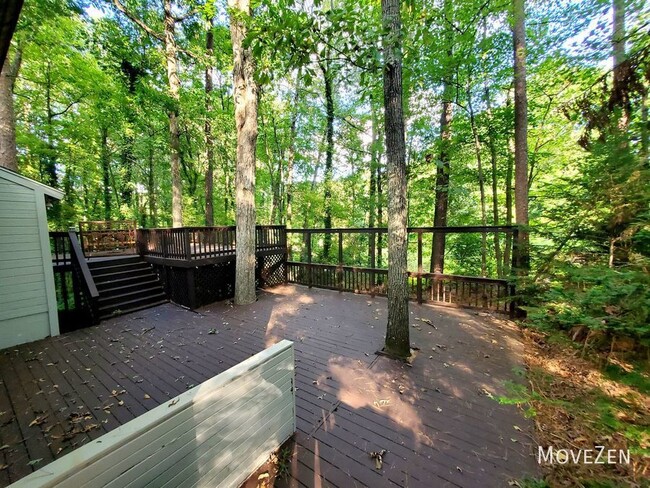 Building Photo - Single Family Home on private wooded lot