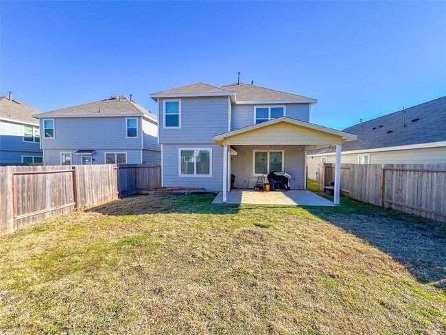 Building Photo - 2221 Middle Rdg Dr