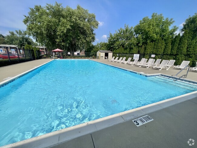 Pool Deck - Mayfair Apartment Homes