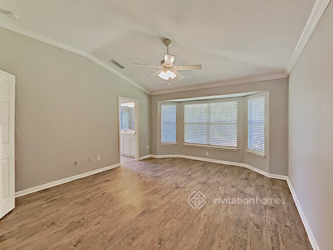 Building Photo - 1800 Ferncreek Dr