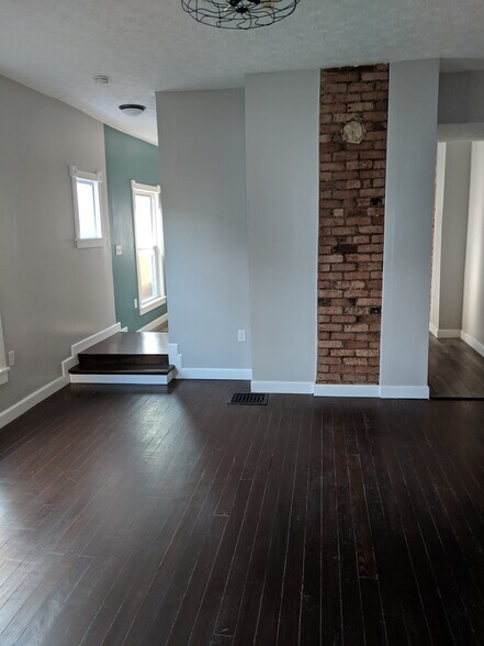 Building Photo - 229 Adams St