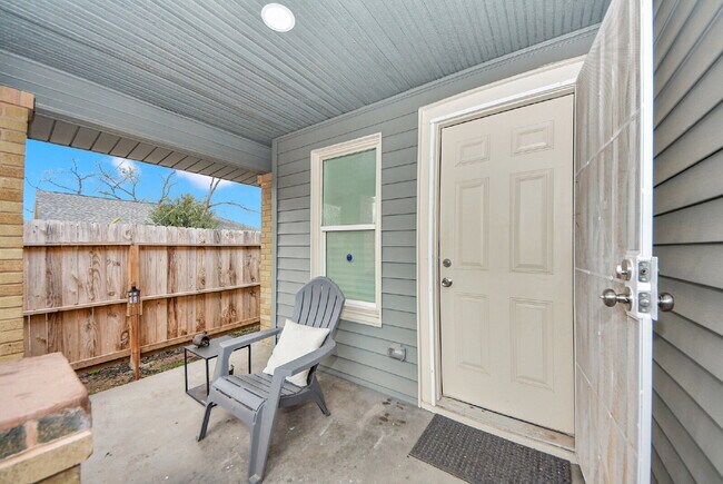 Building Photo - Historic Houston Charm with Modern Comfort Built In