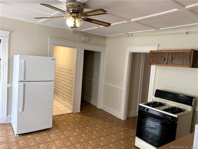 Building Photo - 225 Robbins St