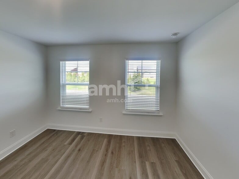 Building Photo - 204 Argea Dr