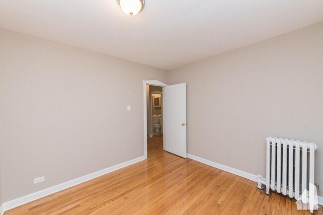 Building Photo - 2 bedroom in Chicago IL 60626