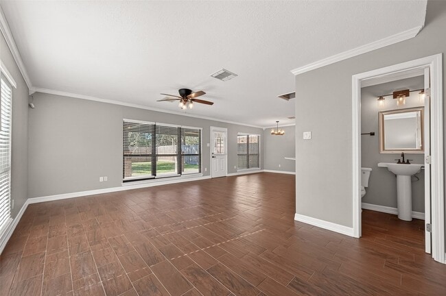 Building Photo - 1720 Old Creek Dr