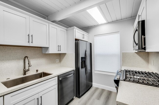 Building Photo - 1167 Holmes Ct