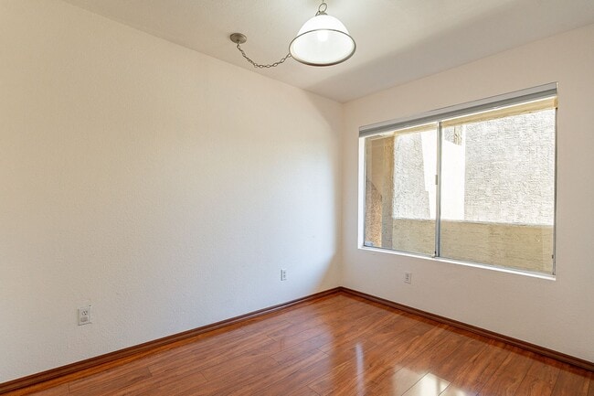Building Photo - Ready to Move In - Two Bedrooms!