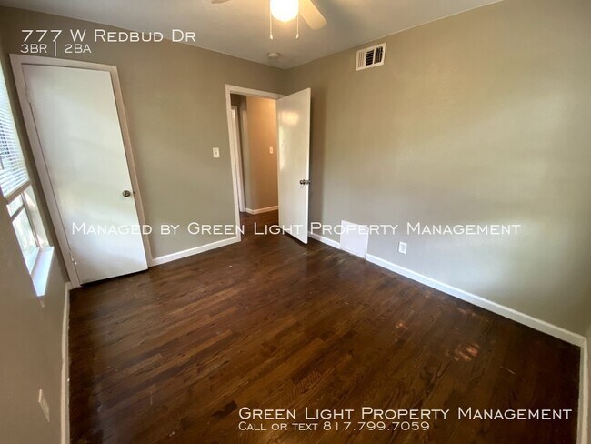 Building Photo - 777 W Redbud Dr