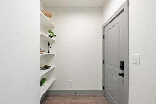 Building Photo - 2450 Wickersham Ln