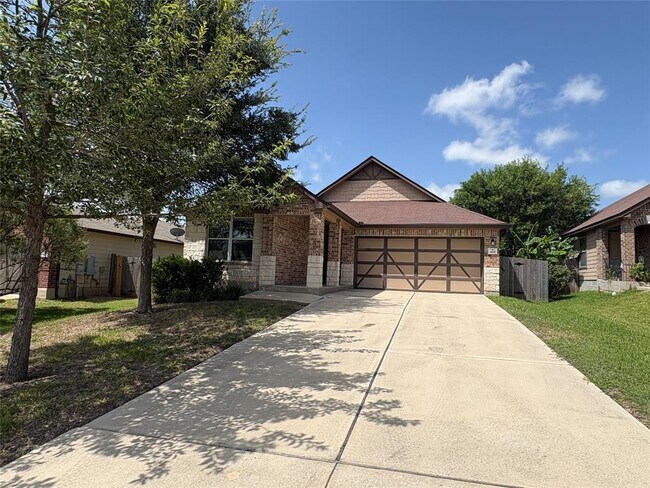 Building Photo - 400 Gina Dr