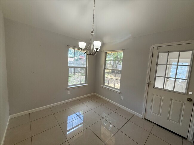 Building Photo - 3115 Lorikeet St