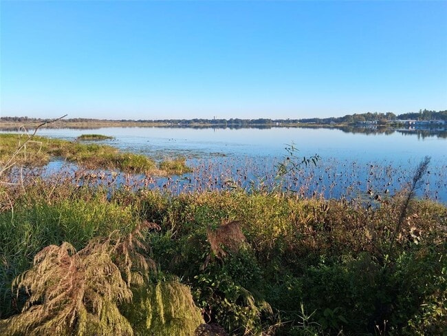 Building Photo - 1836 N Crystal Lake Dr