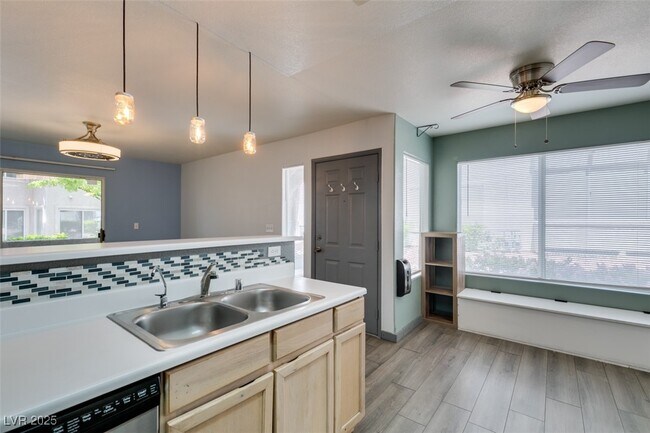 Building Photo - 3168 Tarpon Dr