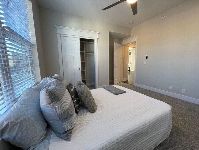 Building Photo - New 2 Bedroom 2 Bathroom Flat in Ralston