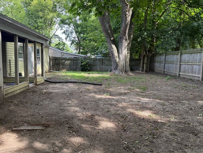 Building Photo - 1724 Roselawn Ave