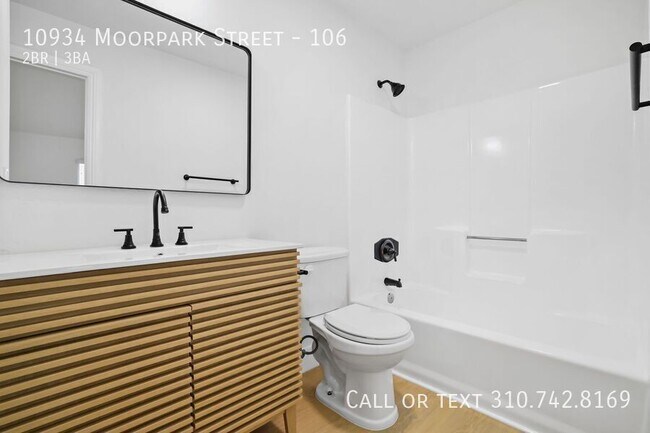 Building Photo - 10934 Moorpark St