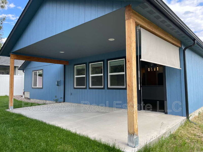 Building Photo - 625 E Canterbury Ln