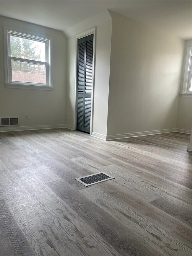 Building Photo - 705 Roosevelt Rd