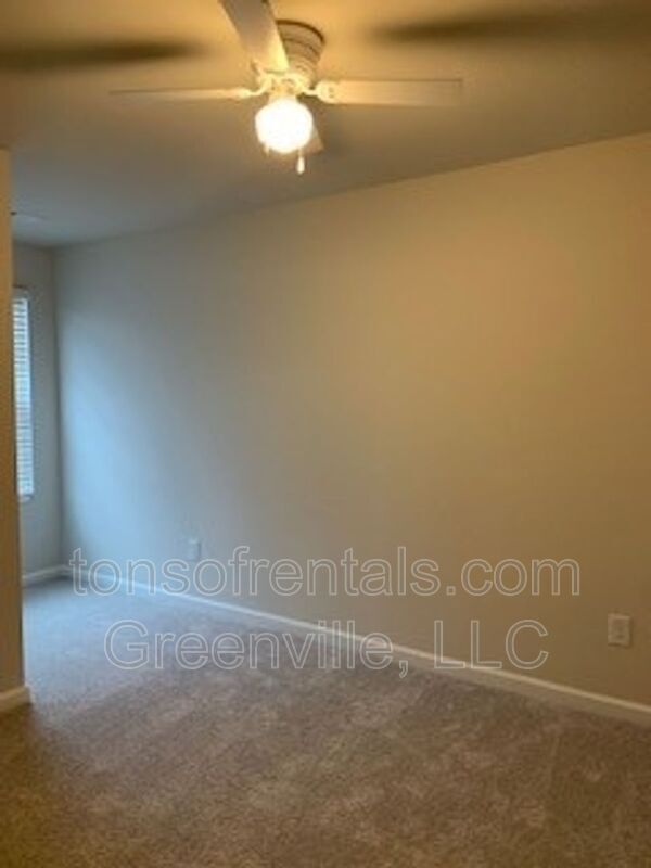 Building Photo - 413 Mopar Ln