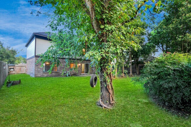 Building Photo - 8823 High Haven Dr