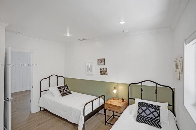 Building Photo - 3320 NE 13th Ave