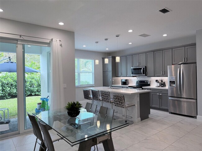 Building Photo - 556 Parsons Wy