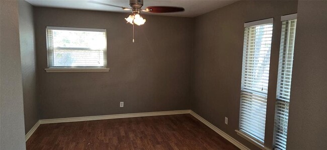 Building Photo - 2104 Village Way Dr