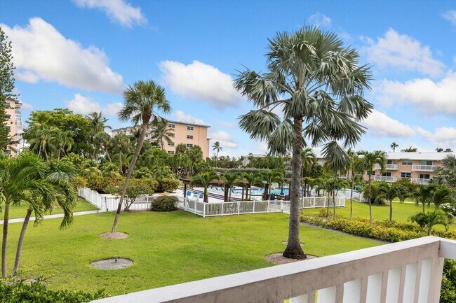 Building Photo - 3 Bedroom 2 Bathroom Furnished Condo