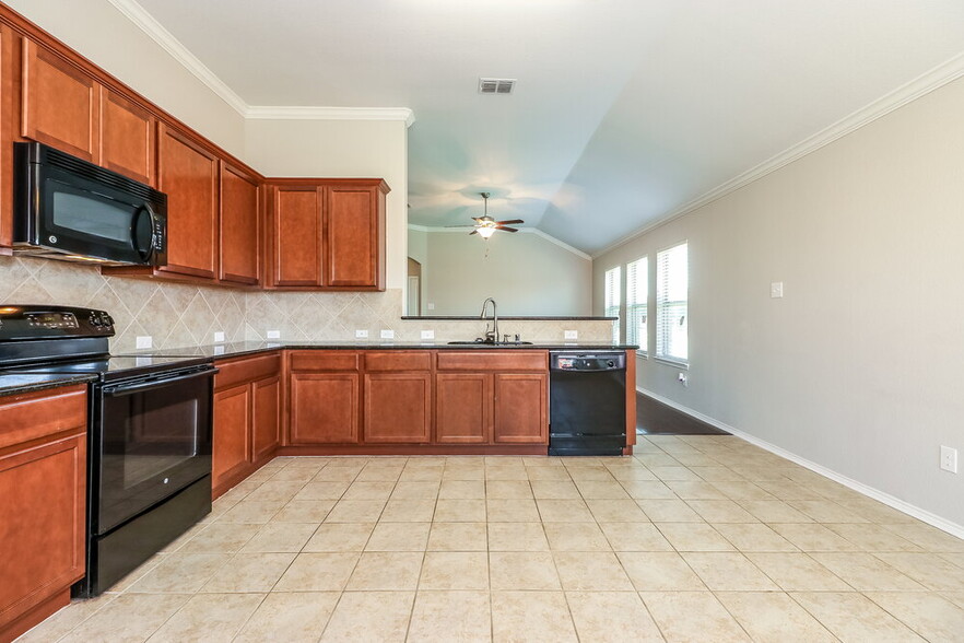 Building Photo - 900 W Bend Blvd