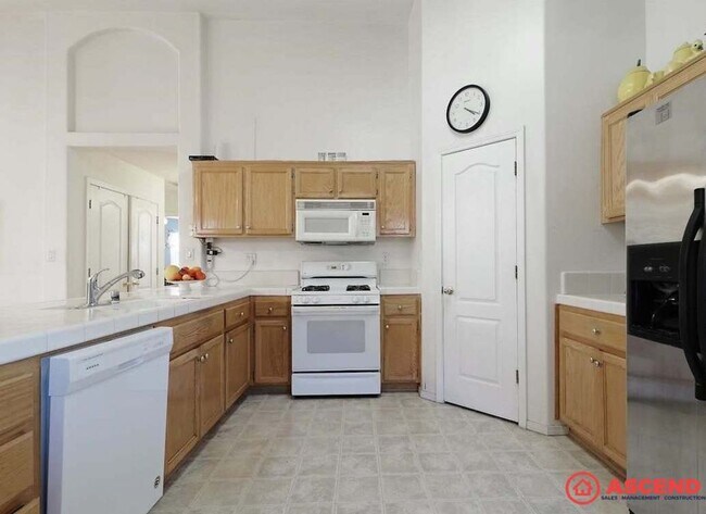 Building Photo - 9425 Lanneau Ct
