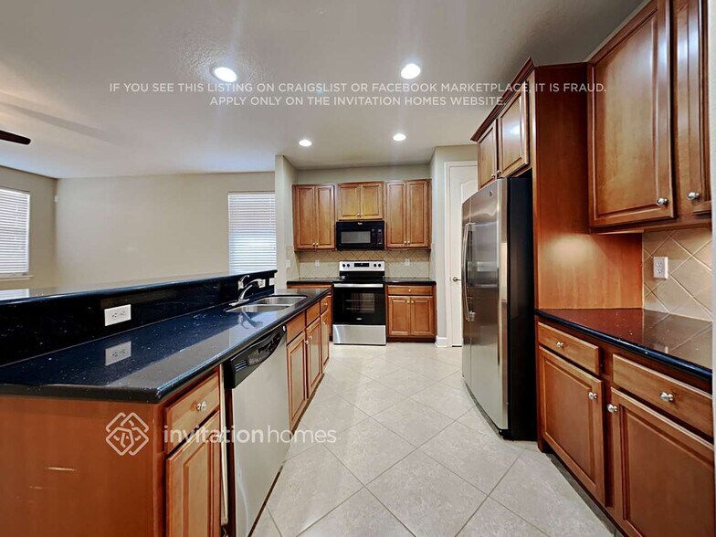 Building Photo - 12243 Woodbend Ct