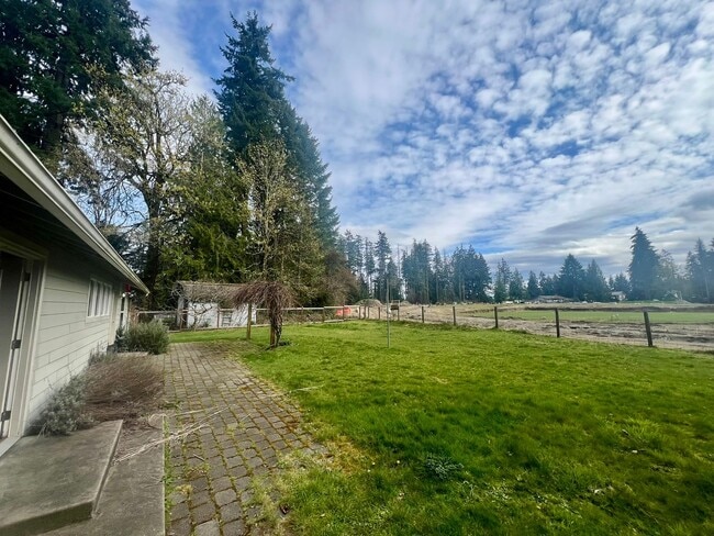 Building Photo - PENDING APPLICATION; Private Westside 3 BD+Den