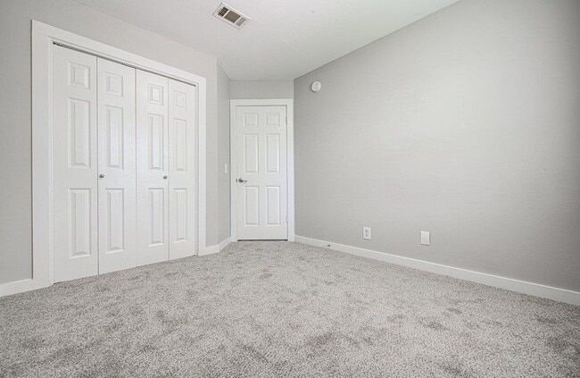 Building Photo - 1302 Crete Ln