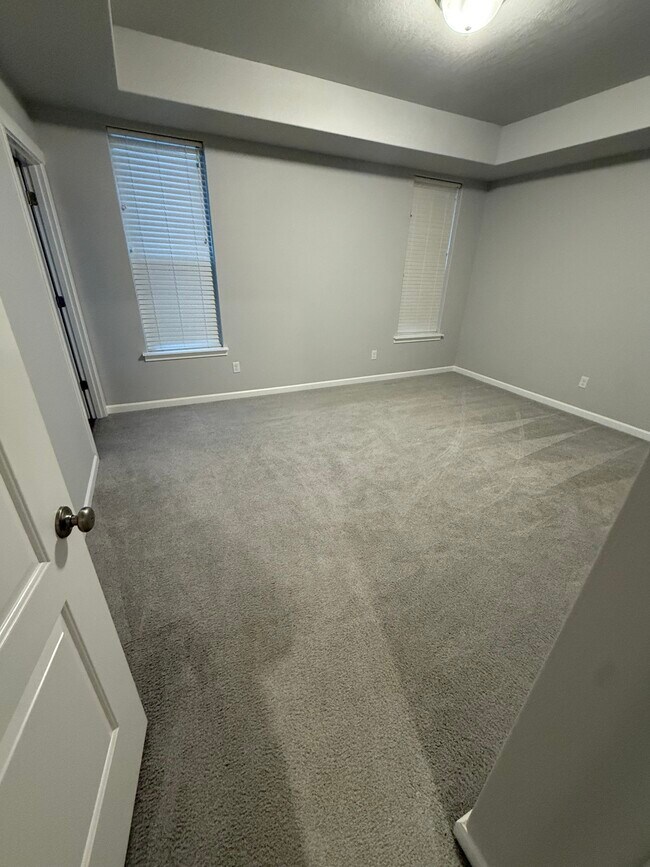 Building Photo - 303 Emerald Ave