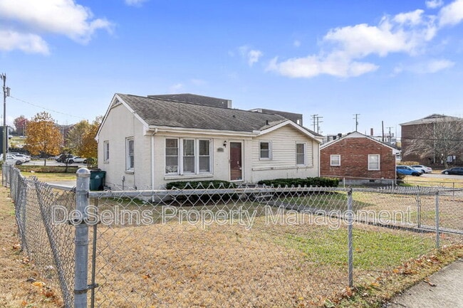 Building Photo - 802 Ramsey St