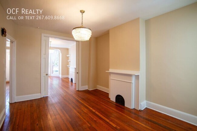 Building Photo - 2211 Bainbridge St